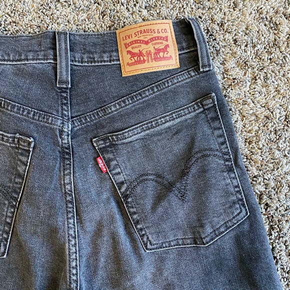 Levi's Pants - LEVI’S black wedgie skinny jeans 26”